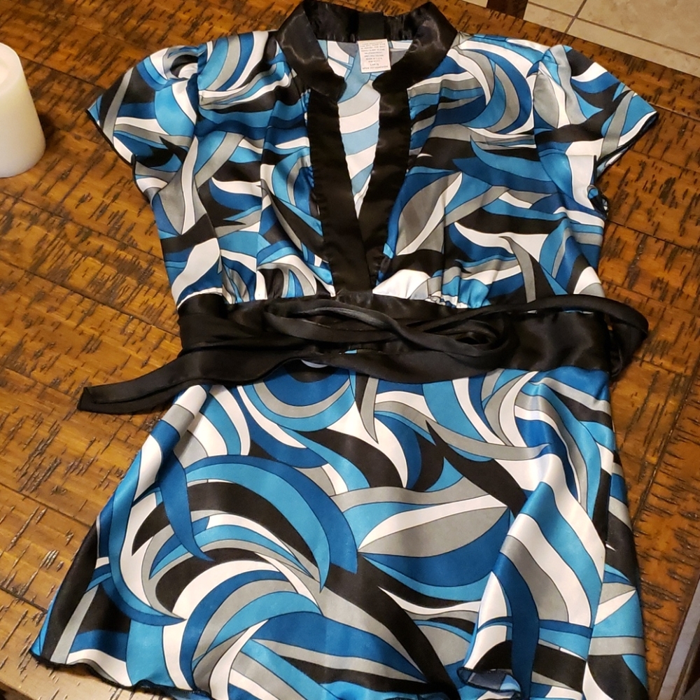 Women's tie back shirt
